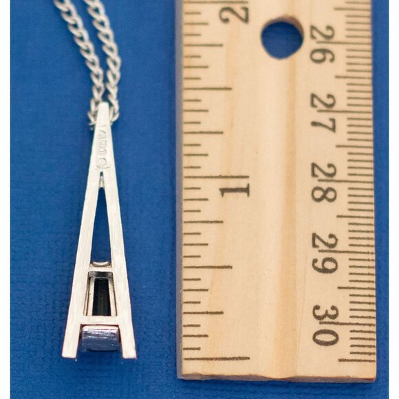 22 Inch, Art Nouveau Silver Tone Chain Green Stone Pendant Necklace by Avon - D6 - Picture 5 of 5